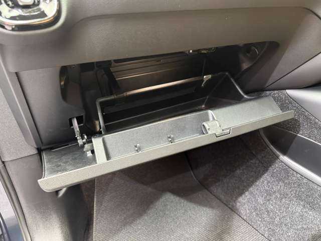 ボルボ ＸＣ４０ T5 AWD インスクリプション 千葉県 2018(平30)年 6.1万km デニムブルーメタリック パノラマＳＲ　/ｈａｒｍａｎｋａｒｄｏｎサウンド　/茶革　/ＡＣＣ　/ナビ　/ＴＶ　/３６０°　/Ｂｌｕｅｔｏｏｔｈ接続　/ＣａｒＰｌａｙ　/自動駐車　/シートＨ　/電動リアゲート　/衝突軽減Ｂ　/ＢＳＭ　/ＬＫＡ　/１オーナー