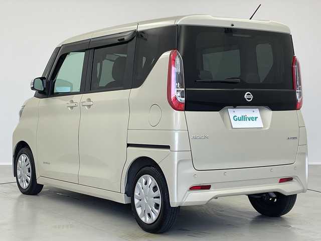 日産 ルークス X 茨城県 2023(令5)年 1.4万km フローズンバニラパール 純正９型ナビ　フルセグＴＶ　パノラミックビューモニター　片側パワースライドドア　アイドリングストップ　衝突軽減ブレーキ　純正フロアマット　コーナーセンサー　スマートキー　純正フロアマット　禁煙車