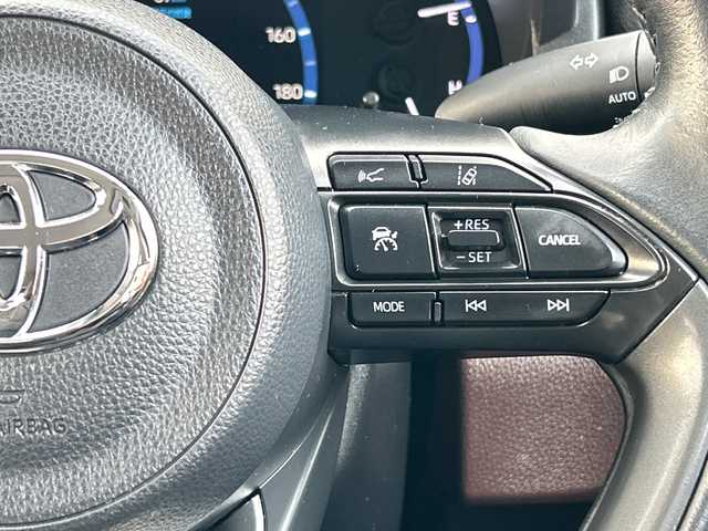 トヨタ ヤリスクロス ハイブリッド Z 道北・旭川 2021(令3)年 5.5万km ブラックマイカ/センシュアルレッドマイカ /寒冷地仕様//禁煙車//4WD//純正ディスプレイナビ/BT/USB/フルセグ//MOPトヨタチームメイト//MOPステアリングヒーター//MOPパノラミックビューモニター//MOPハンズフリーパワーバックドア//トヨタセーフティセンス/LTS/PCS/BSM/RCTA/PKSB/RSA/レーダークルーズコントロール/オートマチックハイビーム//オートライト//ミラーヒーター//前席シートヒーター//運転席パワーシート//ハーフレザー//ダウンヒルアシスト//LEDヘッドライト//フォグランプ//ステアリングスイッチ//ETC//純正フロアマット//保証書//取扱説明書