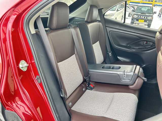 トヨタ ヤリスクロス ハイブリッド Z 道北・旭川 2021(令3)年 5.5万km ブラックマイカ/センシュアルレッドマイカ /寒冷地仕様//禁煙車//4WD//純正ディスプレイナビ/BT/USB/フルセグ//MOPトヨタチームメイト//MOPステアリングヒーター//MOPパノラミックビューモニター//MOPハンズフリーパワーバックドア//トヨタセーフティセンス/LTS/PCS/BSM/RCTA/PKSB/RSA/レーダークルーズコントロール/オートマチックハイビーム//オートライト//ミラーヒーター//前席シートヒーター//運転席パワーシート//ハーフレザー//ダウンヒルアシスト//LEDヘッドライト//フォグランプ//ステアリングスイッチ//ETC//純正フロアマット//保証書//取扱説明書