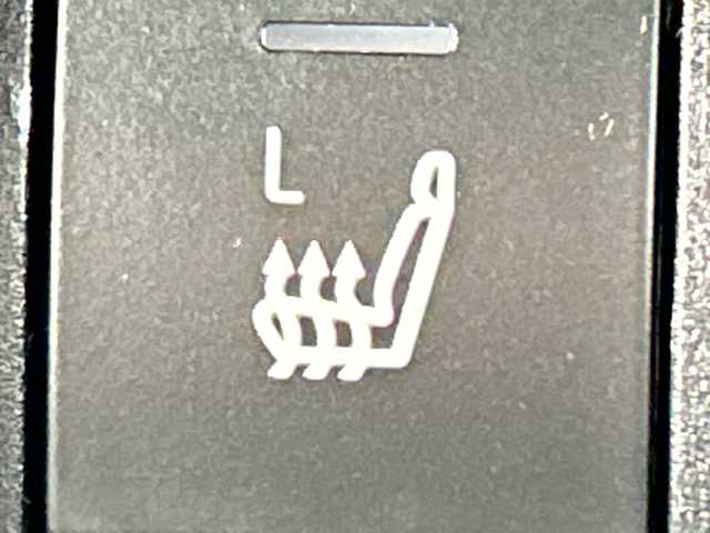 トヨタ ヤリスクロス ハイブリッド Z 道北・旭川 2021(令3)年 5.5万km ブラックマイカ/センシュアルレッドマイカ /寒冷地仕様//禁煙車//4WD//純正ディスプレイナビ/BT/USB/フルセグ//MOPトヨタチームメイト//MOPステアリングヒーター//MOPパノラミックビューモニター//MOPハンズフリーパワーバックドア//トヨタセーフティセンス/LTS/PCS/BSM/RCTA/PKSB/RSA/レーダークルーズコントロール/オートマチックハイビーム//オートライト//ミラーヒーター//前席シートヒーター//運転席パワーシート//ハーフレザー//ダウンヒルアシスト//LEDヘッドライト//フォグランプ//ステアリングスイッチ//ETC//純正フロアマット//保証書//取扱説明書