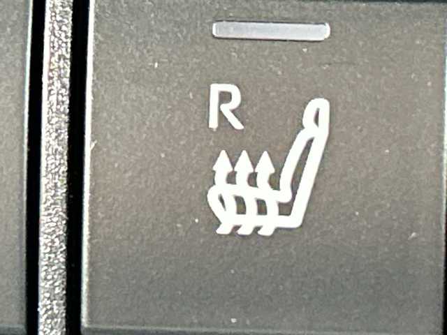 トヨタ ヤリスクロス ハイブリッド Z 道北・旭川 2021(令3)年 5.5万km ブラックマイカ/センシュアルレッドマイカ /寒冷地仕様//禁煙車//4WD//純正ディスプレイナビ/BT/USB/フルセグ//MOPトヨタチームメイト//MOPステアリングヒーター//MOPパノラミックビューモニター//MOPハンズフリーパワーバックドア//トヨタセーフティセンス/LTS/PCS/BSM/RCTA/PKSB/RSA/レーダークルーズコントロール/オートマチックハイビーム//オートライト//ミラーヒーター//前席シートヒーター//運転席パワーシート//ハーフレザー//ダウンヒルアシスト//LEDヘッドライト//フォグランプ//ステアリングスイッチ//ETC//純正フロアマット//保証書//取扱説明書