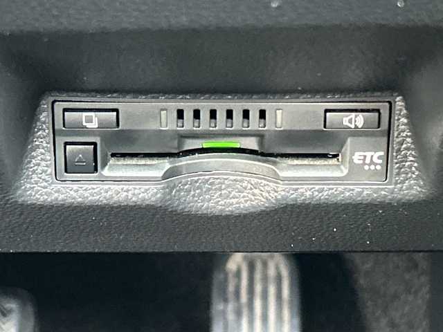 トヨタ ヤリスクロス ハイブリッド Z 道北・旭川 2021(令3)年 5.5万km ブラックマイカ/センシュアルレッドマイカ /寒冷地仕様//禁煙車//4WD//純正ディスプレイナビ/BT/USB/フルセグ//MOPトヨタチームメイト//MOPステアリングヒーター//MOPパノラミックビューモニター//MOPハンズフリーパワーバックドア//トヨタセーフティセンス/LTS/PCS/BSM/RCTA/PKSB/RSA/レーダークルーズコントロール/オートマチックハイビーム//オートライト//ミラーヒーター//前席シートヒーター//運転席パワーシート//ハーフレザー//ダウンヒルアシスト//LEDヘッドライト//フォグランプ//ステアリングスイッチ//ETC//純正フロアマット//保証書//取扱説明書