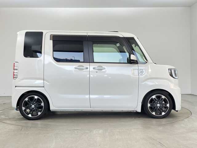 ダイハツ ウェイク G ターボ リミテッド SAⅢ 兵庫県 2020(令2)年 2.1万km パールホワイトⅢ ・純正8インチナビ/・フルセグ・BT・DVD・HDMI・USB/・全方位カメラ/・両側パワースライドドア/・ETC/・社外前方ドライブレコーダー/・スマートアシストIII/・衝突軽減ブレーキ/・レーンキープアシスト/・オートハイビーム/・誤発進抑制機能/・ステアリングスイッチ/・スマートキー/・プッシュスタート/・LEDヘッドライト/・フォグランプ/・オートライト/・社外マフラー/・純正16インチアルミホイール