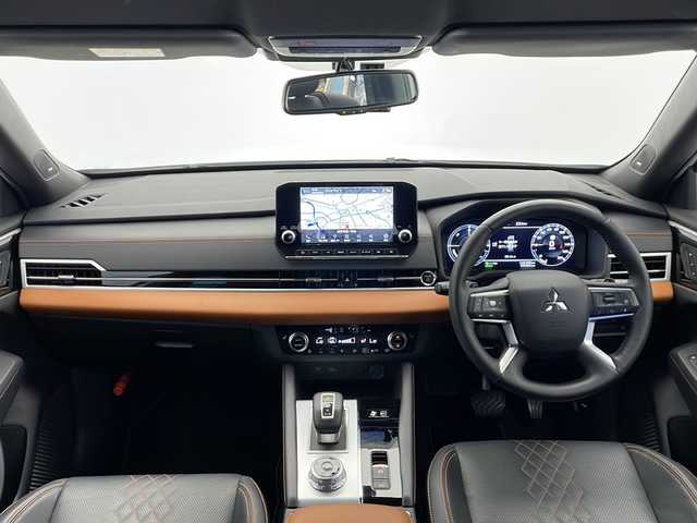 三菱 アウトランダー ＰＨＥＶ P 長野県 2022(令4)年 5.7万km ホワイトダイヤモンド 4WD/純正メモリーナビ/(フルセグ/Bluetooth/AppleCarPlay/USB)/マルチアラウンドモニター/衝突軽減ブレーキ/レーンキープアシスト/レーダークルーズコントロール/シートヒーター/ステアリングヒーター/パワーシート（D席メモリ付き）/パワーバックドア/BOSEサウンド/置くだけ充電/前後ドライブレコーダー/ETC2.0/ヘッドアップディスプレイ/LEDヘッドライト/オートライト/オートマチックハイビーム/横滑り防止装置/20インチ純正アルミホイール