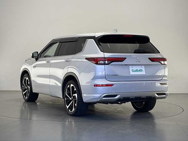 三菱 アウトランダー ＰＨＥＶ P 長野県 2022(令4)年 5.7万km ホワイトダイヤモンド 4WD/純正メモリーナビ/(フルセグ/Bluetooth/AppleCarPlay/USB)/マルチアラウンドモニター/衝突軽減ブレーキ/レーンキープアシスト/レーダークルーズコントロール/シートヒーター/ステアリングヒーター/パワーシート（D席メモリ付き）/パワーバックドア/BOSEサウンド/置くだけ充電/前後ドライブレコーダー/ETC2.0/ヘッドアップディスプレイ/LEDヘッドライト/オートライト/オートマチックハイビーム/横滑り防止装置/20インチ純正アルミホイール