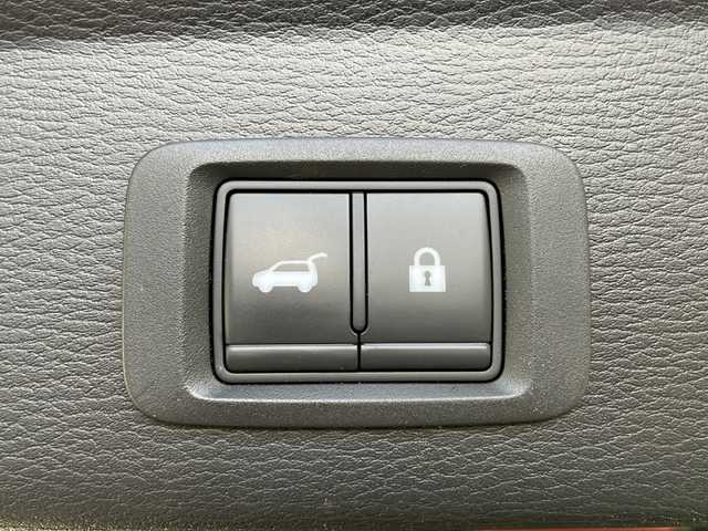 三菱 アウトランダー ＰＨＥＶ P 長野県 2022(令4)年 5.7万km ホワイトダイヤモンド 4WD/純正メモリーナビ/(フルセグ/Bluetooth/AppleCarPlay/USB)/マルチアラウンドモニター/衝突軽減ブレーキ/レーンキープアシスト/レーダークルーズコントロール/シートヒーター/ステアリングヒーター/パワーシート（D席メモリ付き）/パワーバックドア/BOSEサウンド/置くだけ充電/前後ドライブレコーダー/ETC2.0/ヘッドアップディスプレイ/LEDヘッドライト/オートライト/オートマチックハイビーム/横滑り防止装置/20インチ純正アルミホイール