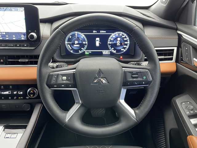 三菱 アウトランダー ＰＨＥＶ P 長野県 2022(令4)年 5.7万km ホワイトダイヤモンド 4WD/純正メモリーナビ/(フルセグ/Bluetooth/AppleCarPlay/USB)/マルチアラウンドモニター/衝突軽減ブレーキ/レーンキープアシスト/レーダークルーズコントロール/シートヒーター/ステアリングヒーター/パワーシート（D席メモリ付き）/パワーバックドア/BOSEサウンド/置くだけ充電/前後ドライブレコーダー/ETC2.0/ヘッドアップディスプレイ/LEDヘッドライト/オートライト/オートマチックハイビーム/横滑り防止装置/20インチ純正アルミホイール