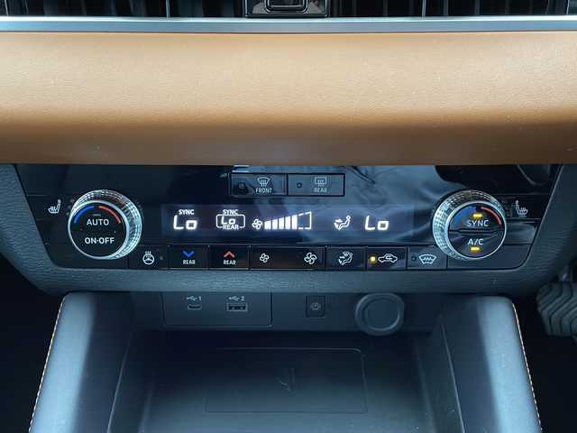 三菱 アウトランダー ＰＨＥＶ P 長野県 2022(令4)年 5.7万km ホワイトダイヤモンド 4WD/純正メモリーナビ/(フルセグ/Bluetooth/AppleCarPlay/USB)/マルチアラウンドモニター/衝突軽減ブレーキ/レーンキープアシスト/レーダークルーズコントロール/シートヒーター/ステアリングヒーター/パワーシート（D席メモリ付き）/パワーバックドア/BOSEサウンド/置くだけ充電/前後ドライブレコーダー/ETC2.0/ヘッドアップディスプレイ/LEDヘッドライト/オートライト/オートマチックハイビーム/横滑り防止装置/20インチ純正アルミホイール