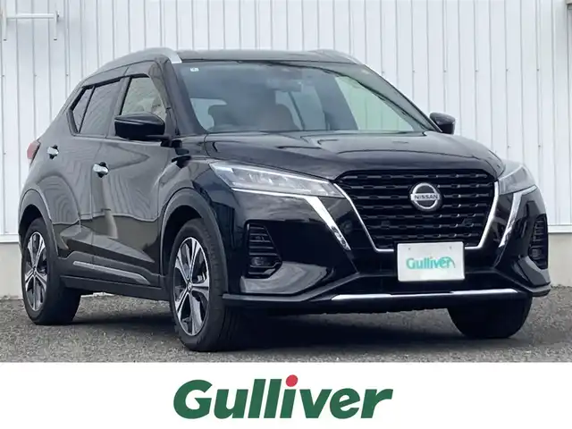 日産 キックス X ツートーンインテリアED 熊本県 2022(令4)年 5.4万km ピュアブラック 純正9インチメモリナビ/・AM/FM/CD/DVD/BT/SD/・フルセグTV/・アラウンドビューモニター/プロパイロット/エマージェンシーブレーキ/車線逸脱警報/車線逸脱防止支援/コーナーセンサー/ふらつき警報/オートハイビーム/革シート/・シートヒーター(D/N)/革巻きステアリング/・ステアリングヒーター/・ステアリングリモコン/インテリジェントルームミラー/純正ドライブレコーダー(前)/ETC2.0/AUTO HOLD/電子パーキング/LEDヘッドライト/・オートライト/・フォグランプ/プッシュスタート/スマートキー×2/純正17インチアルミホイール/純正フロアマット/純正ドアバイザー