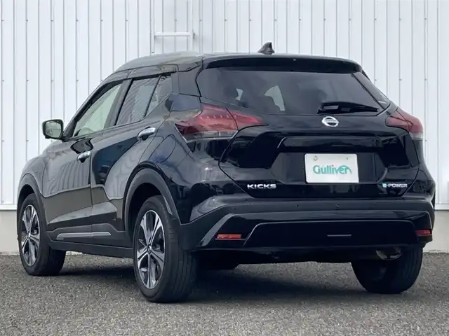 日産 キックス X ツートーンインテリアED 熊本県 2022(令4)年 5.4万km ピュアブラック 純正9インチメモリナビ/・AM/FM/CD/DVD/BT/SD/・フルセグTV/・アラウンドビューモニター/プロパイロット/エマージェンシーブレーキ/車線逸脱警報/車線逸脱防止支援/コーナーセンサー/ふらつき警報/オートハイビーム/革シート/・シートヒーター(D/N)/革巻きステアリング/・ステアリングヒーター/・ステアリングリモコン/インテリジェントルームミラー/純正ドライブレコーダー(前)/ETC2.0/AUTO HOLD/電子パーキング/LEDヘッドライト/・オートライト/・フォグランプ/プッシュスタート/スマートキー×2/純正17インチアルミホイール/純正フロアマット/純正ドアバイザー