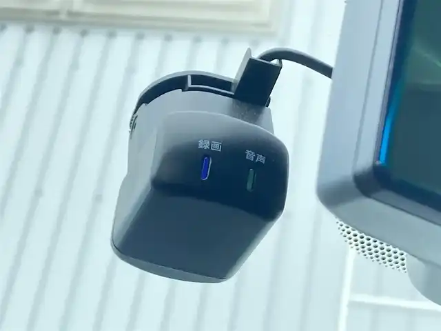 日産 キックス X ツートーンインテリアED 熊本県 2022(令4)年 5.4万km ピュアブラック 純正9インチメモリナビ/・AM/FM/CD/DVD/BT/SD/・フルセグTV/・アラウンドビューモニター/プロパイロット/エマージェンシーブレーキ/車線逸脱警報/車線逸脱防止支援/コーナーセンサー/ふらつき警報/オートハイビーム/革シート/・シートヒーター(D/N)/革巻きステアリング/・ステアリングヒーター/・ステアリングリモコン/インテリジェントルームミラー/純正ドライブレコーダー(前)/ETC2.0/AUTO HOLD/電子パーキング/LEDヘッドライト/・オートライト/・フォグランプ/プッシュスタート/スマートキー×2/純正17インチアルミホイール/純正フロアマット/純正ドアバイザー
