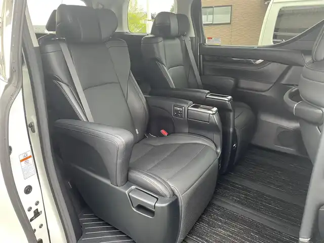トヨタ ヴェルファイア ハイブリット ZR Gエディション 岩手県 2018(平30)年 4.8万km ホワイトパールクリスタルシャイン 4WD/フルエアロ（モデリスタ）/純正10インチナビ/前方ドライブレコーダー/純正フリップダウンモニター/トヨタセーフティーセンス/・レーントレーシングアシスト/・クリアランスソナー/・パーキングサポートブレーキ/・プリクラッシュセーフティー/・ロードサインアシスト/両側パワースライドドア/アダプティブクルーズコントロール/パワーバックドア/パワーシート/シートメモリー/全席シートヒーター/D/N席シートエアコン/ステアリングスイッチ/ステアリングヒーター/AC100V電源/デジタルインナーミラー/三眼LEDヘッドライト/LEDフォグランプ/オートライト/アダプティブハイビーム/LEDコーナリングランプ/LEDシーケンシャルターンランプ/AM/FM/CD/DVD/USB/HDMI/Bluetooth/ビルトインETC2.0/純正17インチアルミホイール/純正フロアマット/プッシュスタート/スマートキー/スペアキー/保証書/取扱説明書
