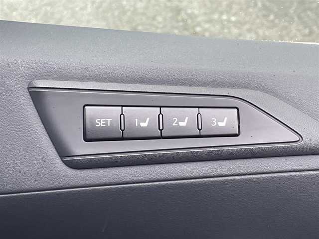 トヨタ ヴェルファイア ハイブリット ZR Gエディション 岩手県 2018(平30)年 4.8万km ホワイトパールクリスタルシャイン 4WD/フルエアロ（モデリスタ）/純正10インチナビ/前方ドライブレコーダー/純正フリップダウンモニター/トヨタセーフティーセンス/・レーントレーシングアシスト/・クリアランスソナー/・パーキングサポートブレーキ/・プリクラッシュセーフティー/・ロードサインアシスト/両側パワースライドドア/アダプティブクルーズコントロール/パワーバックドア/パワーシート/シートメモリー/全席シートヒーター/D/N席シートエアコン/ステアリングスイッチ/ステアリングヒーター/AC100V電源/デジタルインナーミラー/三眼LEDヘッドライト/LEDフォグランプ/オートライト/アダプティブハイビーム/LEDコーナリングランプ/LEDシーケンシャルターンランプ/AM/FM/CD/DVD/USB/HDMI/Bluetooth/ビルトインETC2.0/純正17インチアルミホイール/純正フロアマット/プッシュスタート/スマートキー/スペアキー/保証書/取扱説明書