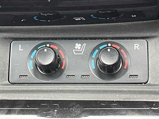 トヨタ ヴェルファイア ハイブリット ZR Gエディション 岩手県 2018(平30)年 4.8万km ホワイトパールクリスタルシャイン 4WD/フルエアロ（モデリスタ）/純正10インチナビ/前方ドライブレコーダー/純正フリップダウンモニター/トヨタセーフティーセンス/・レーントレーシングアシスト/・クリアランスソナー/・パーキングサポートブレーキ/・プリクラッシュセーフティー/・ロードサインアシスト/両側パワースライドドア/アダプティブクルーズコントロール/パワーバックドア/パワーシート/シートメモリー/全席シートヒーター/D/N席シートエアコン/ステアリングスイッチ/ステアリングヒーター/AC100V電源/デジタルインナーミラー/三眼LEDヘッドライト/LEDフォグランプ/オートライト/アダプティブハイビーム/LEDコーナリングランプ/LEDシーケンシャルターンランプ/AM/FM/CD/DVD/USB/HDMI/Bluetooth/ビルトインETC2.0/純正17インチアルミホイール/純正フロアマット/プッシュスタート/スマートキー/スペアキー/保証書/取扱説明書
