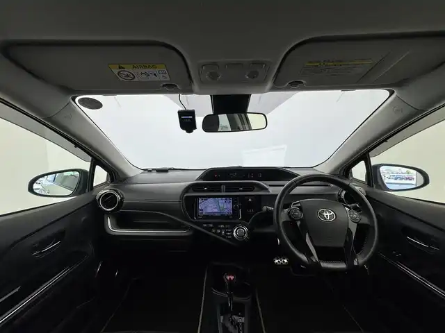 トヨタ アクア G G’s 愛知県 2016(平28)年 6.7万km ライムホワイトパールクリスタルシャイン 社外ナビ　/（フルセグ／ＢＴ／ＣＤ／ＤＶＤ）　/クルーズコントロール　/バックモニター　/衝突軽減システム　/レーンキープアシスト　/ハーフレザーシート　/前席シートヒーター　/ドライブレコーダー　/ETC　/純正AW