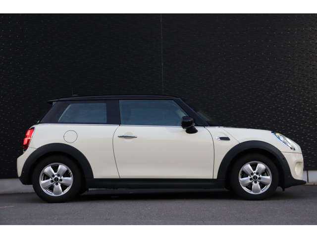 ＭＩＮＩ ミニ クーパー D 大分県 2020(令2)年 6.3万km ペッパー・ホワイト 保証書/取扱説明書/インテリジェントセーフティ/ユニオンジャックテールランプ/純正ナビ/Bluetooth/バックカメラ/オートライト/オートワイパー/純正15インチAW/純正フロアマット/ドライブレコーダー前後（ZDR035）/ETC