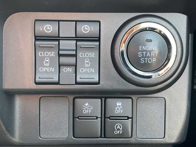 トヨタ ルーミー カスタムG－T 静岡県 2022(令4)年 2.4万km ブラックマイカメタリック ●純正ナビ/(フルセグ/CD/DVD/Bluetooth)/(NSZT-Y68T)/●全方位カメラ/●レーダークルーズコントロール/●衝突被害軽減システム/●レーンキープアシスト/●後方コーナーセンサー/●電動パーキングブレーキ/●オートブレーキホールド/●LEDライト&フォグランプ/●オートライト/●革巻きステアリング/●ステアリングスイッチ/●ETC/●両側パワースライド/●電動格納ウィンカーミラー/●WSRS+ABS/●純正１５インチアルミホイール