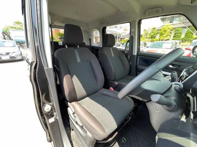 トヨタ ルーミー カスタムG－T 静岡県 2022(令4)年 2.4万km ブラックマイカメタリック ●純正ナビ/(フルセグ/CD/DVD/Bluetooth)/(NSZT-Y68T)/●全方位カメラ/●レーダークルーズコントロール/●衝突被害軽減システム/●レーンキープアシスト/●後方コーナーセンサー/●電動パーキングブレーキ/●オートブレーキホールド/●LEDライト&フォグランプ/●オートライト/●革巻きステアリング/●ステアリングスイッチ/●ETC/●両側パワースライド/●電動格納ウィンカーミラー/●WSRS+ABS/●純正１５インチアルミホイール