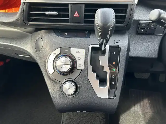 トヨタ シエンタ ハイブリッド G クエロ 静岡県 2019(令1)年 5.2万km ホワイトパールクリスタルシャイン 純正メモリナビ/（AM/FM/CD/DVD/BT)/フルセグTV/バックカメラ/両側パワースライドドア /クルーズコントロール/スマートキー/プッシュスタート/プリクラッシュ セーフティ/レーンキープアシスト/横滑り防止装置/ハーフレザーシート/ビルトインETC2.0/前後コーナーセンサー/パーキングサポートブレーキ/純正１５インチアルミホイール/前後型ドライブレコーダー/純正フロアマット/電格ミラー/ドアバイザー /取り扱い説明書