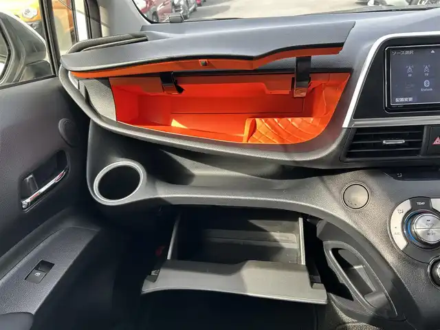 トヨタ シエンタ ハイブリッド G クエロ 静岡県 2019(令1)年 5.2万km ホワイトパールクリスタルシャイン 純正メモリナビ/（AM/FM/CD/DVD/BT)/フルセグTV/バックカメラ/両側パワースライドドア /クルーズコントロール/スマートキー/プッシュスタート/プリクラッシュ セーフティ/レーンキープアシスト/横滑り防止装置/ハーフレザーシート/ビルトインETC2.0/前後コーナーセンサー/パーキングサポートブレーキ/純正１５インチアルミホイール/前後型ドライブレコーダー/純正フロアマット/電格ミラー/ドアバイザー /取り扱い説明書