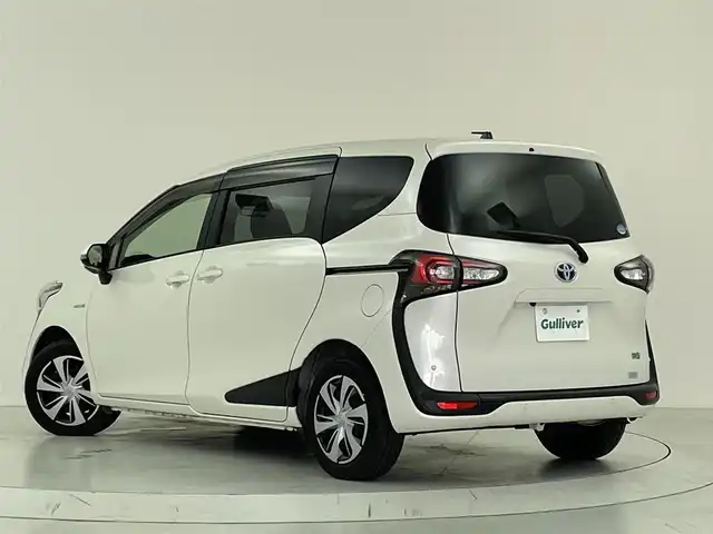 トヨタ シエンタ ハイブリッド G クエロ 大阪府 2019(令1)年 5.2万km ホワイトパールクリスタルシャイン トヨタセーフティセンス/　・衝突軽減ブレーキ/　・プリクラッシュセーフティ　PCS/　・レーンキープアシスト　LKA/　・クルーズコントロール/純正メモリナビ/　AM/FM/CD/DVD/Bluetooth/フルセグTV/バックカメラ/両側パワースライドドア /ハーフレザーシート/LEDオートライト/フォグランプ/スマートキー/プッシュスタート/ビルトインETC2.0/前後コーナーセンサー/パーキングサポートブレーキ/純正１５インチアルミホイール/純正フロアマット/電格ミラー/ドアバイザー