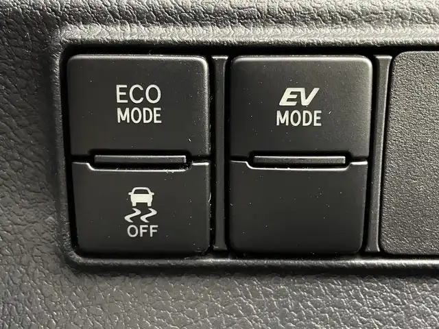 トヨタ シエンタ ハイブリッド G クエロ 大阪府 2019(令1)年 5.2万km ホワイトパールクリスタルシャイン トヨタセーフティセンス/　・衝突軽減ブレーキ/　・プリクラッシュセーフティ　PCS/　・レーンキープアシスト　LKA/　・クルーズコントロール/純正メモリナビ/　AM/FM/CD/DVD/Bluetooth/フルセグTV/バックカメラ/両側パワースライドドア /ハーフレザーシート/LEDオートライト/フォグランプ/スマートキー/プッシュスタート/ビルトインETC2.0/前後コーナーセンサー/パーキングサポートブレーキ/純正１５インチアルミホイール/純正フロアマット/電格ミラー/ドアバイザー