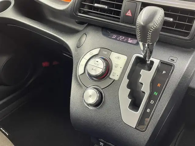 トヨタ シエンタ ハイブリッド G クエロ 大阪府 2019(令1)年 5.2万km ホワイトパールクリスタルシャイン トヨタセーフティセンス/　・衝突軽減ブレーキ/　・プリクラッシュセーフティ　PCS/　・レーンキープアシスト　LKA/　・クルーズコントロール/純正メモリナビ/　AM/FM/CD/DVD/Bluetooth/フルセグTV/バックカメラ/両側パワースライドドア /ハーフレザーシート/LEDオートライト/フォグランプ/スマートキー/プッシュスタート/ビルトインETC2.0/前後コーナーセンサー/パーキングサポートブレーキ/純正１５インチアルミホイール/純正フロアマット/電格ミラー/ドアバイザー