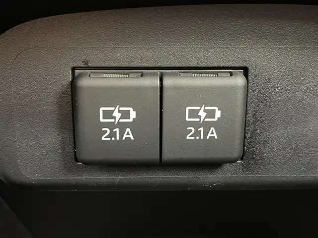 トヨタ シエンタ ハイブリッド G クエロ 大阪府 2019(令1)年 5.2万km ホワイトパールクリスタルシャイン トヨタセーフティセンス/　・衝突軽減ブレーキ/　・プリクラッシュセーフティ　PCS/　・レーンキープアシスト　LKA/　・クルーズコントロール/純正メモリナビ/　AM/FM/CD/DVD/Bluetooth/フルセグTV/バックカメラ/両側パワースライドドア /ハーフレザーシート/LEDオートライト/フォグランプ/スマートキー/プッシュスタート/ビルトインETC2.0/前後コーナーセンサー/パーキングサポートブレーキ/純正１５インチアルミホイール/純正フロアマット/電格ミラー/ドアバイザー