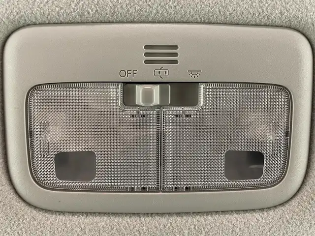 トヨタ シエンタ ハイブリッド G クエロ 大阪府 2019(令1)年 5.2万km ホワイトパールクリスタルシャイン トヨタセーフティセンス/　・衝突軽減ブレーキ/　・プリクラッシュセーフティ　PCS/　・レーンキープアシスト　LKA/　・クルーズコントロール/純正メモリナビ/　AM/FM/CD/DVD/Bluetooth/フルセグTV/バックカメラ/両側パワースライドドア /ハーフレザーシート/LEDオートライト/フォグランプ/スマートキー/プッシュスタート/ビルトインETC2.0/前後コーナーセンサー/パーキングサポートブレーキ/純正１５インチアルミホイール/純正フロアマット/電格ミラー/ドアバイザー