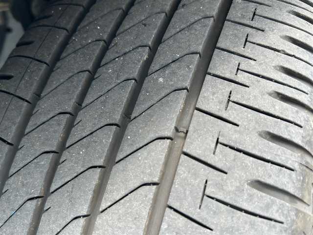 日産 オーラ G FOUR レザーエディション 宮城県 2024(令6)年 1.7万km ピュアホワイトパール 寒冷地仕様/・デアイサー/・LEDリアフォグランプ/コネクトナビゲーションシステム/・メモリーナビ/・9インチワイドディスプレイ/・地デジTV/・BOSEパーソナルプラスサウンドシステム/・USB電源ソケットタイプC(前席)/・ワイヤレス充電/・ETC2.0/・プロパイロット/・SOSコール/＝＝＝/4WD/インテリジェントエマージェンシーブレーキ/踏み間違い衝突防止アシスト/標識検知機能/前方衝突予測警報/車線逸脱警報/ふらつき警報/車線逸脱防止支援システム/エマージェンシーストップシグナル/後側方衝突防止支援システム/後側方車両検知警報/後退時車両検知機能/インテリジェントルームミラー/インテリジェントアラウンドビューモニター/純正ナビ/フルセグTV/Bluetooth/HDMI/USB/ドライブレコーダー/電動パーキングブレーキ/ブレーキホールド/本革シート/シートヒーター/ステアリングヒーター/アダプティブLEDヘッドランプ/フォグランプ/スマートキー/スペアキー有/純正17インチAW/純正フロアマット/取扱説明書/保証書