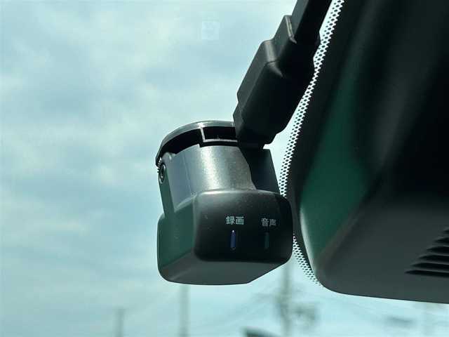 日産 オーラ G FOUR レザーエディション 宮城県 2024(令6)年 1.7万km ピュアホワイトパール 寒冷地仕様/・デアイサー/・LEDリアフォグランプ/コネクトナビゲーションシステム/・メモリーナビ/・9インチワイドディスプレイ/・地デジTV/・BOSEパーソナルプラスサウンドシステム/・USB電源ソケットタイプC(前席)/・ワイヤレス充電/・ETC2.0/・プロパイロット/・SOSコール/＝＝＝/4WD/インテリジェントエマージェンシーブレーキ/踏み間違い衝突防止アシスト/標識検知機能/前方衝突予測警報/車線逸脱警報/ふらつき警報/車線逸脱防止支援システム/エマージェンシーストップシグナル/後側方衝突防止支援システム/後側方車両検知警報/後退時車両検知機能/インテリジェントルームミラー/インテリジェントアラウンドビューモニター/純正ナビ/フルセグTV/Bluetooth/HDMI/USB/ドライブレコーダー/電動パーキングブレーキ/ブレーキホールド/本革シート/シートヒーター/ステアリングヒーター/アダプティブLEDヘッドランプ/フォグランプ/スマートキー/スペアキー有/純正17インチAW/純正フロアマット/取扱説明書/保証書