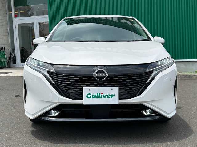 日産 オーラ G FOUR レザーエディション 宮城県 2024(令6)年 1.7万km ピュアホワイトパール 寒冷地仕様/・デアイサー/・LEDリアフォグランプ/コネクトナビゲーションシステム/・メモリーナビ/・9インチワイドディスプレイ/・地デジTV/・BOSEパーソナルプラスサウンドシステム/・USB電源ソケットタイプC(前席)/・ワイヤレス充電/・ETC2.0/・プロパイロット/・SOSコール/＝＝＝/4WD/インテリジェントエマージェンシーブレーキ/踏み間違い衝突防止アシスト/標識検知機能/前方衝突予測警報/車線逸脱警報/ふらつき警報/車線逸脱防止支援システム/エマージェンシーストップシグナル/後側方衝突防止支援システム/後側方車両検知警報/後退時車両検知機能/インテリジェントルームミラー/インテリジェントアラウンドビューモニター/純正ナビ/フルセグTV/Bluetooth/HDMI/USB/ドライブレコーダー/電動パーキングブレーキ/ブレーキホールド/本革シート/シートヒーター/ステアリングヒーター/アダプティブLEDヘッドランプ/フォグランプ/スマートキー/スペアキー有/純正17インチAW/純正フロアマット/取扱説明書/保証書