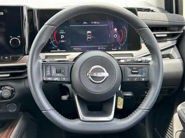 日産 オーラ G FOUR レザーエディション 宮城県 2024(令6)年 1.7万km ピュアホワイトパール 寒冷地仕様/・デアイサー/・LEDリアフォグランプ/コネクトナビゲーションシステム/・メモリーナビ/・9インチワイドディスプレイ/・地デジTV/・BOSEパーソナルプラスサウンドシステム/・USB電源ソケットタイプC(前席)/・ワイヤレス充電/・ETC2.0/・プロパイロット/・SOSコール/＝＝＝/4WD/インテリジェントエマージェンシーブレーキ/踏み間違い衝突防止アシスト/標識検知機能/前方衝突予測警報/車線逸脱警報/ふらつき警報/車線逸脱防止支援システム/エマージェンシーストップシグナル/後側方衝突防止支援システム/後側方車両検知警報/後退時車両検知機能/インテリジェントルームミラー/インテリジェントアラウンドビューモニター/純正ナビ/フルセグTV/Bluetooth/HDMI/USB/ドライブレコーダー/電動パーキングブレーキ/ブレーキホールド/本革シート/シートヒーター/ステアリングヒーター/アダプティブLEDヘッドランプ/フォグランプ/スマートキー/スペアキー有/純正17インチAW/純正フロアマット/取扱説明書/保証書