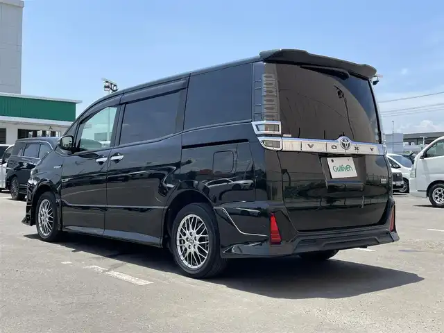 トヨタ ヴォクシー ハイブリッド ZS 煌 東京都 2019(平31)年 6.1万km イナズマスパーキングブラックガラスフレーク 純正ナビ/バックモニター/プリクラッシュセーフティ/レーンディパーチャー/オートマチックハイビーム/クルーズコントロール/両側電動スライドドア/ＥＴＣ/シートヒーター/ステアリングスイッチ