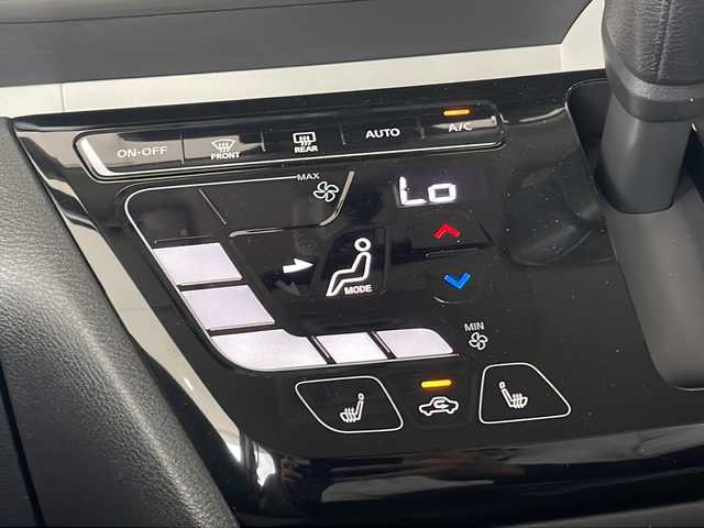 三菱 デリカミニ 富山県 2024(令6)年 0.5万km パール 純正ＳＤ９インチナビ　/フルセグ　/両側電動スライドドア　/衝突軽減装置　/全方位カメラ　/禁煙車　/バックカメラ　/コーナーセンサー　/４WD　/LEDヘッドライト　/レーダークルーズコントロール　/スマートキー　/シートヒーター/純正アルミホイール/純正オーディオ/ウィンカーミラー/電動格納ミラー/ワンオーナー/ETC/プッシュスタート