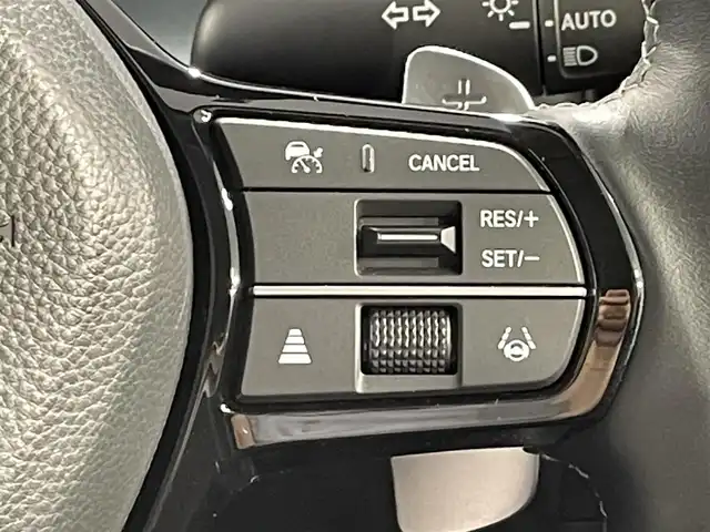 ホンダ ＺＲ－Ｖ ハイブリッド e:HEV Z 愛知県 2023(令5)年 1.5万km ワイン 純正９インチホンダコネクトディスプレー　/（AM/FM/Bluetooth/フルセグTV/CarPlay/USB)/マルチビューカメラ　/ホンダセンシング　/　　-衝突軽減ブレーキ（CMBS)/　　-誤発進抑制機能/　　-路外逸脱抑制機能/　　-渋滞追従機能付アダプティブクルーズコントロール（ACC）/　　-先行車発進お知らせ機能　/　　-標識認識機能/　　-オートハイビーム/　　-ブラインドスポットインフォメーション/　　-パーキングセンサーシステム/ビルトインＥＴＣ２．０　/LEDヘッドライト/シートヒーター/ステアリングヒーター　/電動バックドア　/ドライブレコーダー　/置くだけ充電　/電動パワーシート　/パドルシフト