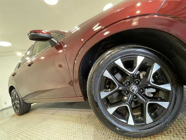 ホンダ ＺＲ－Ｖ ハイブリッド e:HEV Z 愛知県 2023(令5)年 1.5万km ワイン 純正９インチホンダコネクトディスプレー　/（AM/FM/Bluetooth/フルセグTV/CarPlay/USB)/マルチビューカメラ　/ホンダセンシング　/　　-衝突軽減ブレーキ（CMBS)/　　-誤発進抑制機能/　　-路外逸脱抑制機能/　　-渋滞追従機能付アダプティブクルーズコントロール（ACC）/　　-先行車発進お知らせ機能　/　　-標識認識機能/　　-オートハイビーム/　　-ブラインドスポットインフォメーション/　　-パーキングセンサーシステム/ビルトインＥＴＣ２．０　/LEDヘッドライト/シートヒーター/ステアリングヒーター　/電動バックドア　/ドライブレコーダー　/置くだけ充電　/電動パワーシート　/パドルシフト