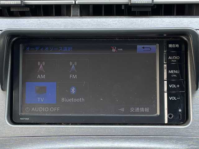 トヨタ プリウス S 千葉県 2015(平27)年 6.2万km ホワイトパールクリスタルシャイン 純正SDナビ/(TV BT CD FM AM)/バックカメラ/横滑り防止装置/ビルトインETC/アイドリングストップ/フォグランプ/オートライト/ウィンカーミラー/電動格納ミラー/純正15インチAW/シートリフター/プッシュスタート/スマートキー/フロアマット/ドアバイザー/スペアキー/取扱説明書/保証書