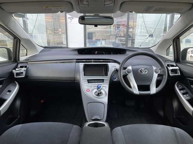 トヨタ プリウス S 千葉県 2015(平27)年 6.2万km ホワイトパールクリスタルシャイン 純正SDナビ/(TV BT CD FM AM)/バックカメラ/横滑り防止装置/ビルトインETC/アイドリングストップ/フォグランプ/オートライト/ウィンカーミラー/電動格納ミラー/純正15インチAW/シートリフター/プッシュスタート/スマートキー/フロアマット/ドアバイザー/スペアキー/取扱説明書/保証書