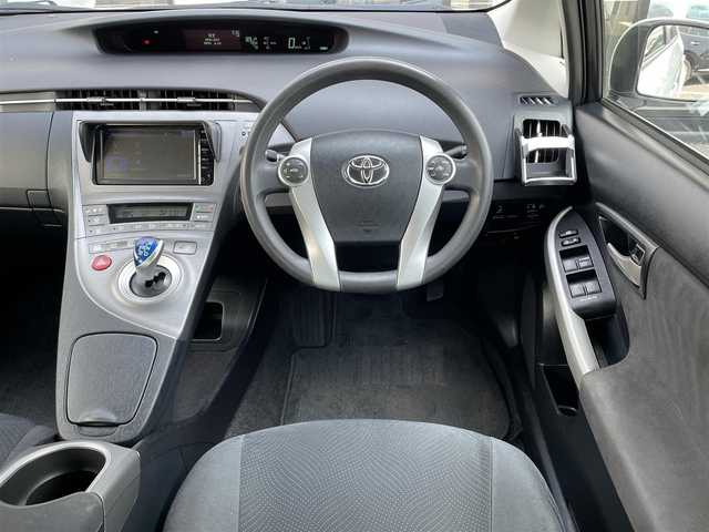 トヨタ プリウス S 千葉県 2015(平27)年 6.2万km ホワイトパールクリスタルシャイン 純正SDナビ/(TV BT CD FM AM)/バックカメラ/横滑り防止装置/ビルトインETC/アイドリングストップ/フォグランプ/オートライト/ウィンカーミラー/電動格納ミラー/純正15インチAW/シートリフター/プッシュスタート/スマートキー/フロアマット/ドアバイザー/スペアキー/取扱説明書/保証書