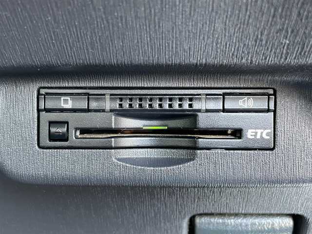 トヨタ プリウス S 千葉県 2015(平27)年 6.2万km ホワイトパールクリスタルシャイン 純正SDナビ/(TV BT CD FM AM)/バックカメラ/横滑り防止装置/ビルトインETC/アイドリングストップ/フォグランプ/オートライト/ウィンカーミラー/電動格納ミラー/純正15インチAW/シートリフター/プッシュスタート/スマートキー/フロアマット/ドアバイザー/スペアキー/取扱説明書/保証書