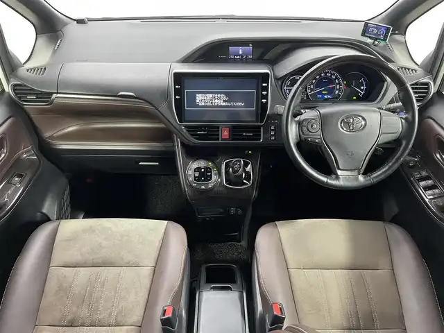 トヨタ エスクァイア ハイブリッド Gi プレミアムパッケージ 大阪府 2017(平29)年 5.4万km ホワイトパールクリスタルシャイン モデリスタエアロ 純正10incナビ(フルセグ/DVD再生/Bluetooth) バックカメラ 後席モニター ETC ハーフレザー シート＆ハンドルヒーター 衝突軽減 クルコン トヨタセーフティセンス