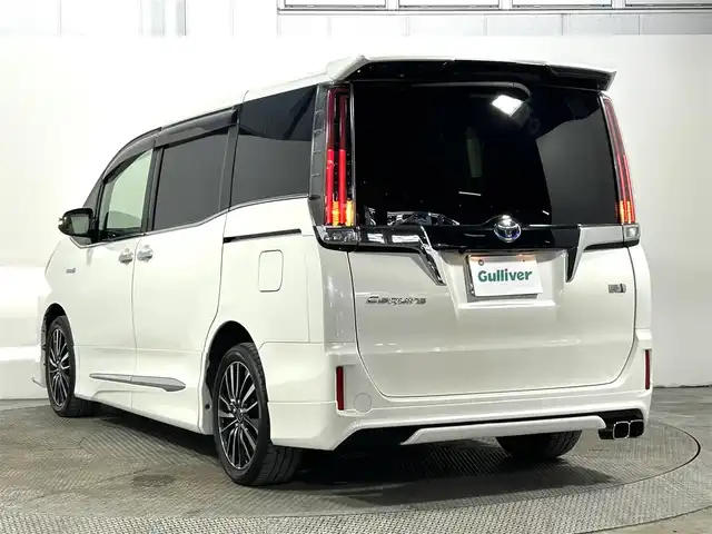 トヨタ エスクァイア ハイブリッド Gi プレミアムパッケージ 大阪府 2017(平29)年 5.4万km ホワイトパールクリスタルシャイン モデリスタエアロ 純正10incナビ(フルセグ/DVD再生/Bluetooth) バックカメラ 後席モニター ETC ハーフレザー シート＆ハンドルヒーター 衝突軽減 クルコン トヨタセーフティセンス