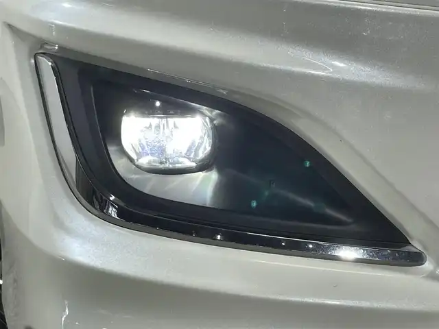 トヨタ エスクァイア ハイブリッド Gi プレミアムパッケージ 大阪府 2017(平29)年 5.4万km ホワイトパールクリスタルシャイン モデリスタエアロ 純正10incナビ(フルセグ/DVD再生/Bluetooth) バックカメラ 後席モニター ETC ハーフレザー シート＆ハンドルヒーター 衝突軽減 クルコン トヨタセーフティセンス