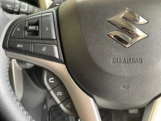スズキ クロスビー HYBRID MZ 岩手県 2018(平30)年 7万km キャラバンアイボリーパールメタリック/ホワイト 2トーンルーフ ワンオーナー/４WD/ターボ/全方位モニター/スズキセーフティサポート/デュアルセンサーブレーキサポート/車線逸脱警報/ハイビームアシスト/リヤパーキングセンサー/誤発進抑制機能/後退時ブレーキアシスト/ヒルディセントコントロール/クルーズコントロール/パドルシフト/シートヒーター/純正ナビ/（CD/DVD/フルセグ/SD/USB/Bluetooth）/ETC/LEDヘッドライト/純正16インチアルミホイール