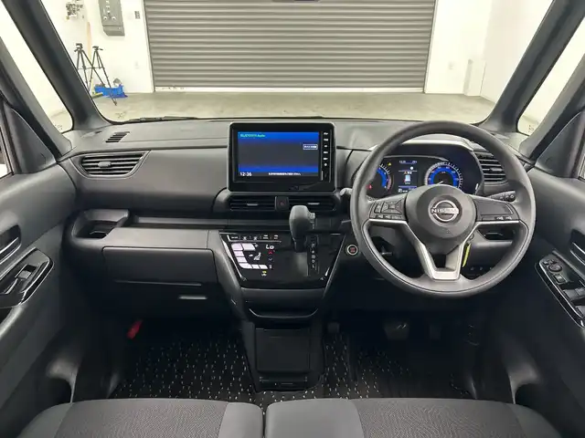 日産 ルークス ハイウェイスター X 三重県 2023(令5)年 0.8万km チタニウムグレーメタリック 禁煙車/純正ディスプレイオーディオ/BT/USB/AM.FM/アラウンドビューモニター/両側パワースライドドア/クリアランスソナー/純正ドライブレコーダー（前後）/ETC/ステアリングスイッチ/純正14インチアルミホイール/オートハイビーム/スマートキー/フォグランプ