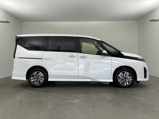 日産 セレナ e－パワー ハイウェイスター V 兵庫県 2025(令7)年 0.1千km プリズムホワイト ・登録済未使用車/・純正ナビ/USB/HDMI/TV/Bluetooth/Apps/・アラウンドビューモニター/・おくだけ充電/・純正リアフリップダウンモニター/・両側パワースライドドア/・タッチフリースライドドア/・プラズマクラスター/・デジタルインナーミラー/・プロパイロット/・インテリジェントクルーズ/・レーダークルーズコントロール/・車線維持支援/・車線逸脱防止支援/・後側方支援/・緊急支援/・先行車発進お知らせ/・標識検知支援/・駐車支援/・ドライバーモニター/・ビルトインＥＴＣ2.0/・スマートキー/・LEDヘッドランプ