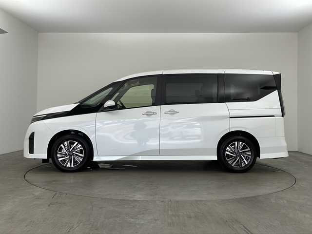 日産 セレナ e－パワー ハイウェイスター V 兵庫県 2025(令7)年 0.1千km プリズムホワイト ・登録済未使用車/・純正ナビ/USB/HDMI/TV/Bluetooth/Apps/・アラウンドビューモニター/・おくだけ充電/・純正リアフリップダウンモニター/・両側パワースライドドア/・タッチフリースライドドア/・プラズマクラスター/・デジタルインナーミラー/・プロパイロット/・インテリジェントクルーズ/・レーダークルーズコントロール/・車線維持支援/・車線逸脱防止支援/・後側方支援/・緊急支援/・先行車発進お知らせ/・標識検知支援/・駐車支援/・ドライバーモニター/・ビルトインＥＴＣ2.0/・スマートキー/・LEDヘッドランプ