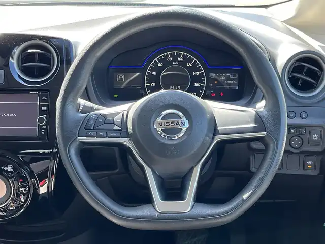 日産 ノート e－パワー X 奈良県 2018(平30)年 3.1万km ブリリアントホワイトパール 純正ナビ/（フルセグ／ＢＴ／ＣＤ／ＤＶＤ）/純正エアロ/全方位モニター/衝突軽減システム/レーンキープアシスト/前後コーナーセンサー/ＬＥＤヘッドライト/オートライト/前方ドライブレコーダー/ＥＴＣ/純正15インチAW/スペアキーX1